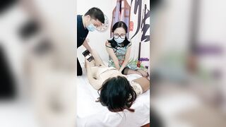 SPA养生会馆玩双飞，黑丝旗袍诱惑女技师忽悠少妇激情啪啪，给小哥口交大鸡巴舔乳头，各种体位轮草浪荡呻吟