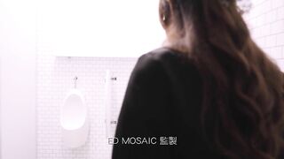 『ED Mosaic』H奶同事“娃娃”在男厕自慰 被男同事抓到无奈被迫来一炮