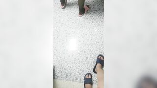 高挑长发御姐范美少妇，拍摄角度很棒口交，后入操逼女上位再传教士做爱道具自慰