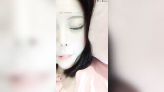 新鲜出炉 美乃滋凌晨门票房~天不亮醒来发豪~直播大秀露三点诱惑~B里塞跳蛋震击淫穴