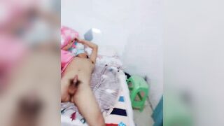 良家小少妇黑丝露脸口交足交大哥鸡巴，激情上位摩擦浪叫呻吟表情好骚，自己揉捏骚奶子，享受大哥的高速抽插