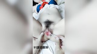 白嫩少女、紧凑的皮肤操起来是连滚带爬的呻吟声、  娇喘粗气，美女的粉穴好紧