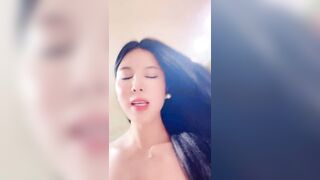 尤物模特女神！炮友激情操逼！性感网袜美腿，大屌吸吮舔骚逼，主动骑乘位深插