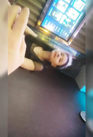 翻车王伟哥足浴会所撩妹良家女技师酒店开房2600元的网红脸整容妹抱起来草的伟哥气喘吁吁