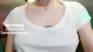 最新9月流出爆乳敏感体质尤物▌娜美妖姬▌KTV话筒揉穴骚痒难耐 阳具插入瞬间痉挛爆浆潮吹满沙发淫液流淌23P2V1