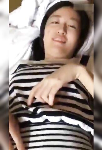 真实操小女友系列 你骚不骚 不骚 就想老公插我 刚说完下一秒就眼神迷离欲仙欲死 变脸真的比翻书还快