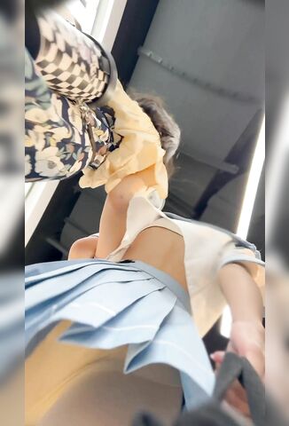 大神商场尾随偷拍美女裙底风光 JK制服学生妹和闺蜜。肉丝袜白内多角度超长CD