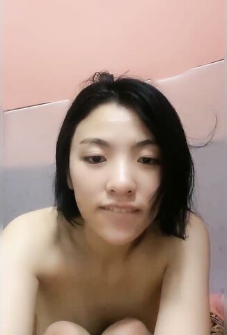 甜妹♈迷你级，坐标湖南，清纯邻家妹子，【小白甜妹】，吹风机加热逼这是什么操作，极品反差，骚劲上来了好疯狂