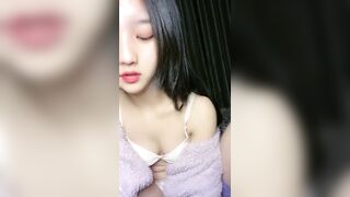 顶级尤物美少女！外表甜蜜娇滴滴！来大姨妈小露嫩穴，白嫩奶子揉捏，掰开小穴近距离特写