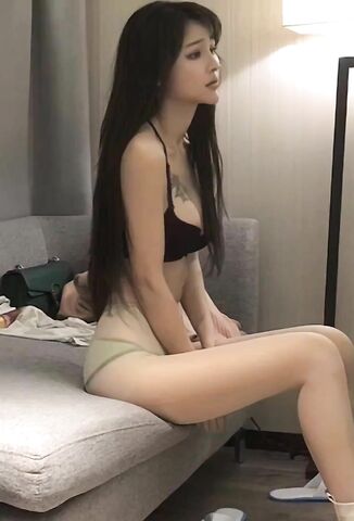 高颜细长腿美女69吃鸡啪啪 哦槽你不要把我口射了 身材高挑声音甜美 口活超好 被小伙一顿猛怼呻吟不停高颜美女