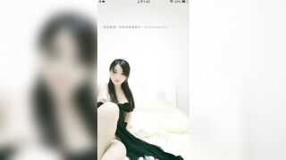 离异少妇【贵州诗诗】近距离高清晰特写美人穴，穴口大开，骚穴还挺粉，尿尿特写，哗啦啦尿液！ (1)