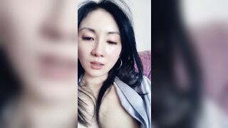 轻熟女小姐姐回归，玩跳蛋，自慰，特写逼逼，洗澡秀