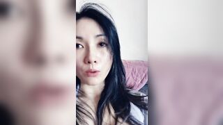 轻熟女小姐姐回归，玩跳蛋，自慰，特写逼逼，洗澡秀