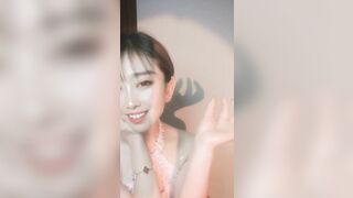 新人下海~柔儿吖 长相清纯，首次露奶裸舞诱惑，爱笑的小少妇，肌肤滑嫩，小妖精一招一式迷的网友神魂颠倒