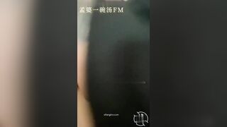 我爱操表姐乱伦 姨夫和姨客厅看电视 我在房间疯狂强操表姐竟还内射 高清720P版