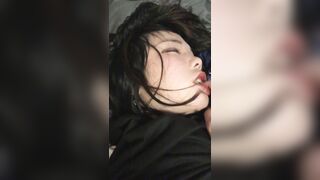 小美眉 在家被男友无套输出 跳蛋插逼 最后射在了屁屁上 稀毛鲍鱼水超多